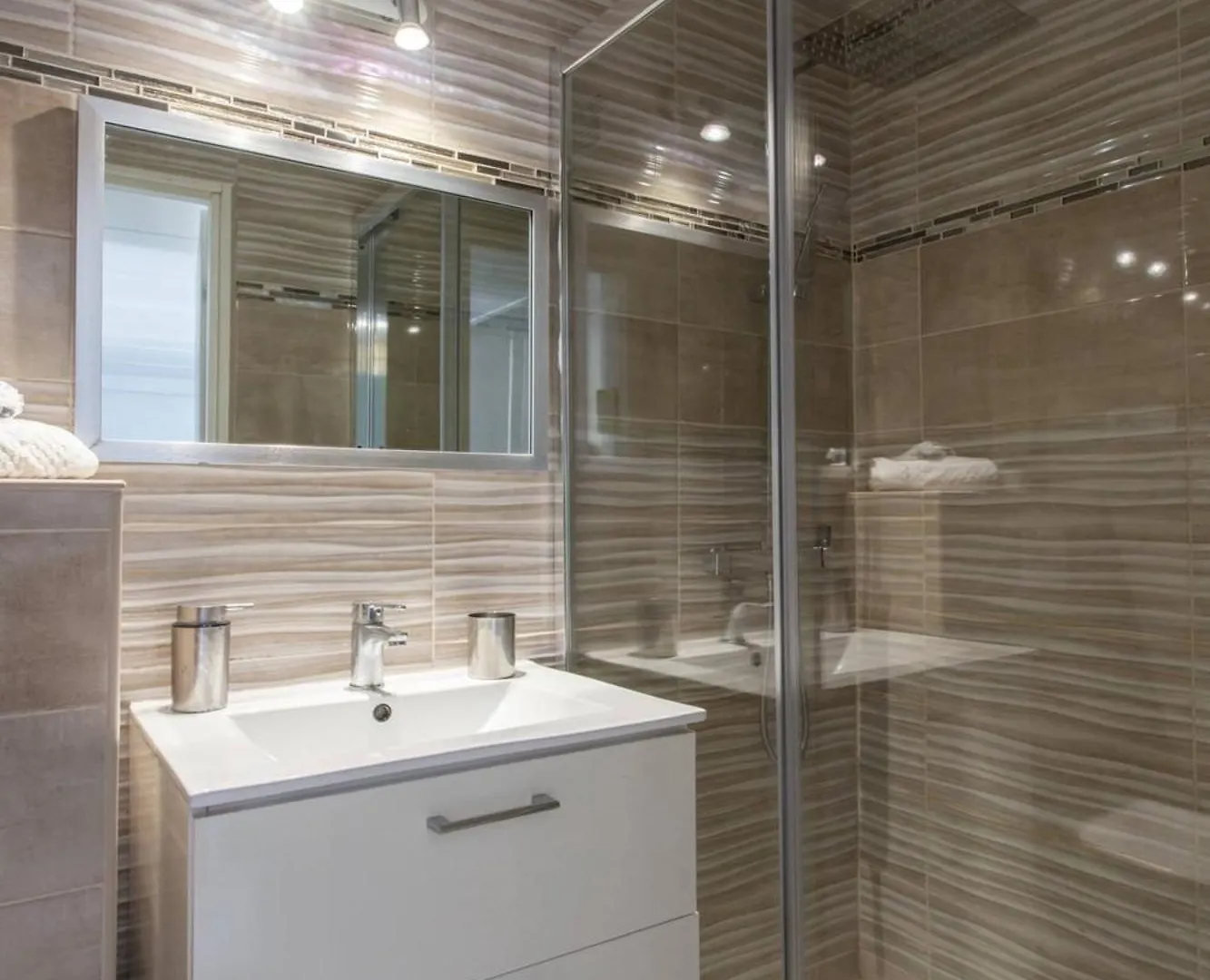 Gioa- Studio Avec Balcon, Place Garibaldi -Paillon Niza 0*,  Francia