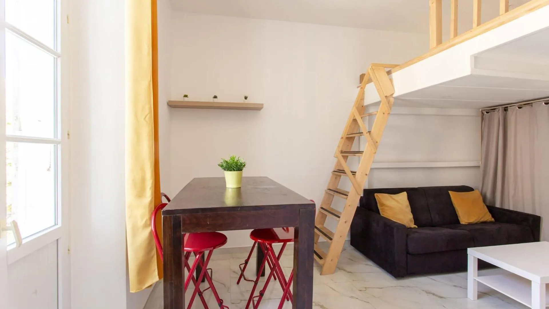 Gioa- Studio Avec Balcon, Place Garibaldi -Paillon Niza 0*,  Francia